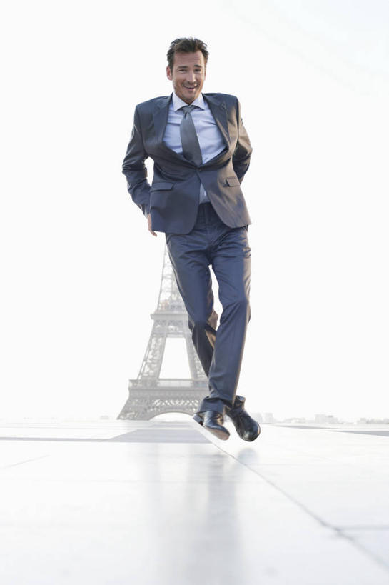 西方人,一个人,商务人士,商务男性,跳,笑,微笑,露齿笑,竖图,室外,白天,正面,衬衫,旅游,度假,标志建筑,地标,建筑,法国,巴黎,欧洲,艾菲尔铁塔,欧洲人,仅一个男性,仅一个人,仅一个中年男性,阴影,套装,光线,影子,领带,埃菲尔铁塔,首都,半空,注视,娱乐,建设,天空,阳光,天,观察,看,享受,休闲,旅游胜地,放松,观看,察看,象征,庄重,西欧,关注,法兰西,商务装,身份,巴黎铁塔,工薪阶层,背手,法兰西共和国,战神广场,法兰西第五共和国,正式,地位,法兰西岛,法兰西岛大区,夏乐宫,夏悠宫,夏约宫,男人,男性,中年男性,白种人,白领,上班族,跳跃,彩图,全身,衬衣,巴黎省,巴黎市