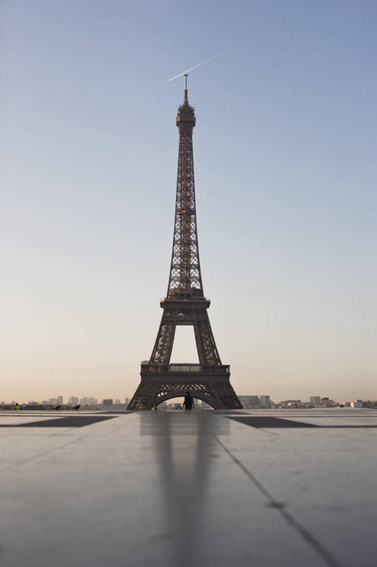 无人,竖图,室外,白天,正面,旅游,度假,日落,标志建筑,道路,地标,建筑,路,公路,法国,巴黎,欧洲,艾菲尔铁塔,高大,晚霞,霞光,落日,塔,交通,埃菲尔铁塔,宏伟,娱乐,建设,蓝色,蓝天,天空,黄昏,天,享受,休闲,旅游胜地,彩霞,放松,晴朗,法兰西,万里无云,法兰西共和国,战神广场,法兰西第五共和国,夕照,薄暮,夏乐宫,夏悠宫,夏约宫,高峻,嵬峨,晴空,晴空万里,夕阳,马路,彩图,傍晚,斜阳