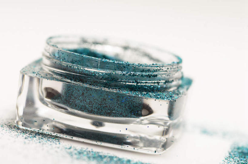 无人,横图,室内,特写,白天,白色背景,正面,化妆,美容,静物,玻璃,护肤,阴影,朦胧,模糊,反射,影子,玻璃制品,一个,绿色,玻璃瓶,瓶子,保养,享受,休闲,眼影,放松,保健,摄影,影棚,广口瓶,养颜,彩图,影棚拍摄,拍摄