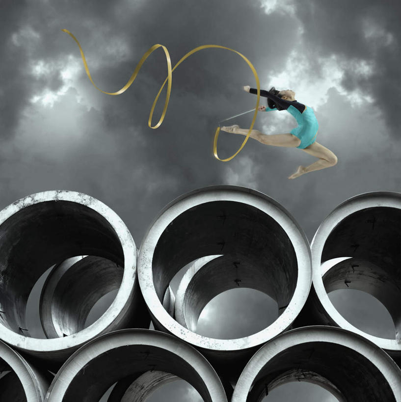 西方人,一个人,跳,竖图,室外,白天,仰视,运动服,锻炼,运动,金属制品,欧洲,欧洲人,仅一个年轻女性,仅一个女性,仅一个人,一排,许多,服装,整齐,金属,体操,丝绸,丝带,乌云,云,阴天,云朵,缎带,半空,云彩,注视,光脚,绸带,排列,衣服,绿色,天空,天,观察,看,赤脚,活力,服饰,观看,张开双腿,堆,察看,优美,昏暗,衣着,阴沉,穿着,队列,关注,圆柱体,艺术体操,衣饰,展开双腿,韵律体操,体育,年轻女性,女人,女性,白种人,抬头,跳跃,仰头,彩图,低角度拍摄,全身,健身,伸展双腿,运动装