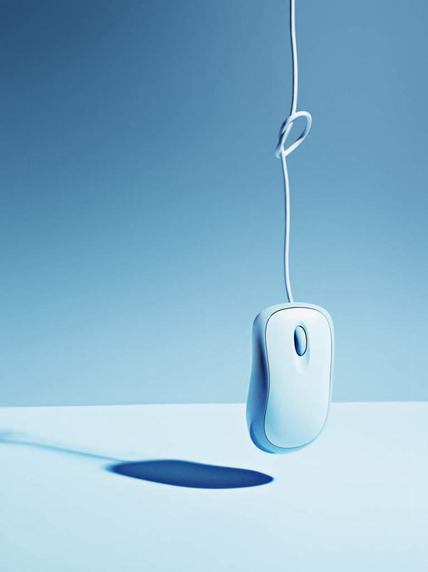 无人,竖图,室内,特写,白天,正面,鼠标,桌面,桌子,静物,吊挂,悬挂,阴影,蓝色背景,环绕,缠绕,电力,反射,木制,电线,线,影子,电能,挂,线路,输入设备,一个,木制品,摄影,影棚,单个,电,电源,电源线,能量,纠缠,彩图,影棚拍摄,拍摄