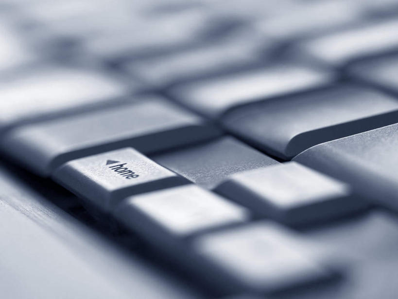 无人,横图,俯视,室内,特写,白天,键盘,静物,阴影,朦胧,模糊,反射,英文,标志,文字,影子,字符,字母,输入设备,通讯设备,标识,一个,单个,英文字母,通信设备,彩图,高角度拍摄