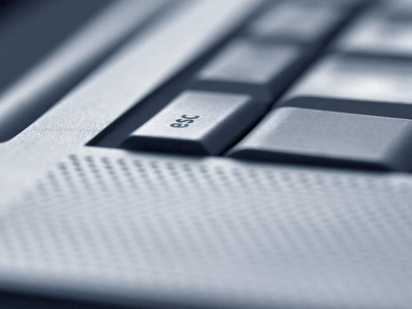 无人,横图,俯视,室内,特写,白天,键盘,静物,阴影,朦胧,模糊,反射,英文,标志,文字,影子,字符,字母,输入设备,通讯设备,标识,一个,单个,英文字母,通信设备,彩图,高角度拍摄