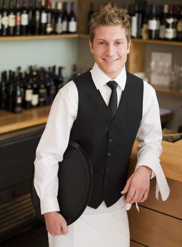 红酒,葡萄酒,西方人,一个人,服务员,酒吧,站,笑,微笑,露齿笑,竖图,室内,白天,正面,西装,柜子,欧洲,欧洲人,仅一个男性,仅一个人,一排,许多,握,套装,正装,整齐,并列,并排,领带,酒类,储物柜,很多,拿,拿着,注视,职业装,玻璃制品,酒,酒瓶,饮料,排列,仅一个年轻男性,玻璃瓶,瓶子,观察,看,站着,红葡萄酒,握着,观看,察看,象征,庄重,储存,队列,关注,身份,平行,正式,地位,储备,蕴藏,贮备,男人,男性,年轻男性,白种人,服务生,侍者,站立,半身,彩图,酒吧间,酒馆,贮存