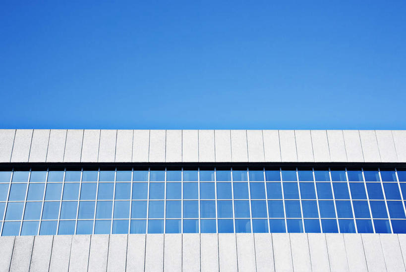 无人,高楼大厦,横图,室外,白天,仰视,办公楼,窗户,大厦,建筑,摩天大楼,写字楼,阴影,光线,影子,墙,玻璃窗,墙壁,墙面,蓝色,蓝天,天空,阳光,楼宇,天,商务楼,晴朗,万里无云,晴空,晴空万里,彩图,低角度拍摄,大楼,高层建筑,高楼,摩天楼