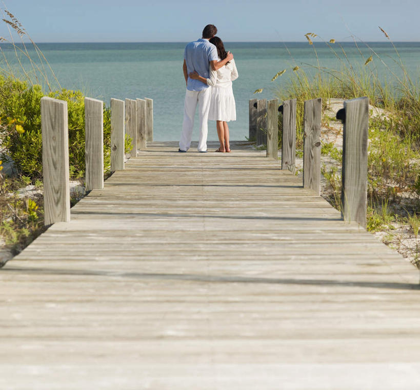 西方人,中年人,两个人,家庭,夫妻,站,抱,横图,室外,白天,爱情,海浪,海洋,沙滩,植物,道路,路,欧洲,欧洲人,服装,沙子,海岸,浪花,水平线,小路,辽阔,交通,海平线,沙地,浪漫,休闲装,树,树木,背面,衣服,蓝色,绿色,蓝天,天空,自然,海水,天,站着,休闲,广阔,温暖,温馨,一家人,休闲服,恩爱,恋人,服饰,生长,晴朗,成长,抱着,一望无际,和睦,搂着,海景,万里无云,无边无际,一马平川,男人,男性,女人,女性,中年男性,中年女性,白种人,夫妇,情侣,大海,风浪,海,海水的波动,海滩,近岸浪,涌浪,晴空,晴空万里,怀抱,搂,搂抱,相抱,拥抱,站立,彩图,全身,伴侣,融洽,水天相接,水天一线