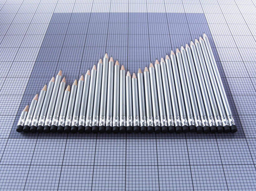 无人,横图,俯视,室内,特写,白天,数据,桌面,桌子,静物,一排,阴影,整齐,反射,分析,曲线,木制,笔,图表,影子,办公用品,表格,文具,排列,木制品,铅笔,学习用品,K线图,摄影,影棚,文具用品,统计,折线,队列,指标,销售,目标,业绩,折线图,K线,蜡烛图,彩图,高角度拍摄,影棚拍摄,拍摄