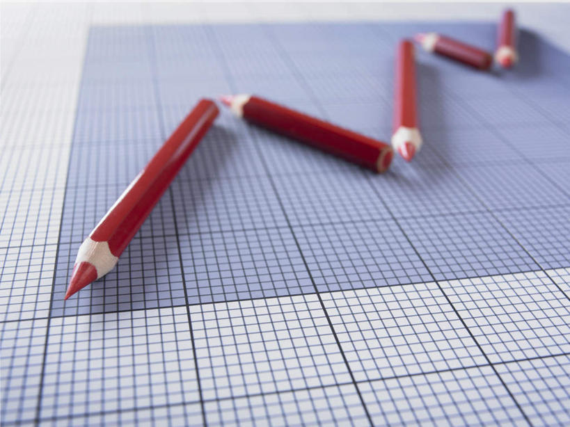 无人,横图,俯视,室内,特写,白天,数据,桌面,桌子,静物,五个,许多,阴影,反射,分析,曲线,木制,笔,图表,影子,办公用品,表格,文具,红色,木制品,铅笔,学习用品,K线图,摄影,影棚,文具用品,统计,折线,指标,销售,目标,业绩,折线图,K线,蜡烛图,彩图,高角度拍摄,影棚拍摄,拍摄