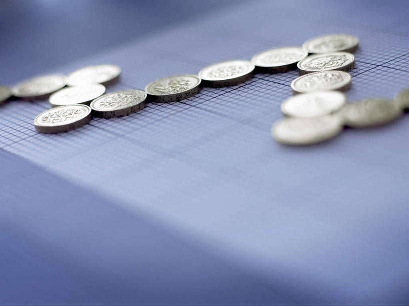 无人,横图,俯视,室内,特写,白天,钱,数据,桌面,桌子,静物,一排,阴影,朦胧,模糊,整齐,反射,分析,曲线,木制,钱币,图表,影子,表格,排列,木制品,K线图,金融,摄影,影棚,经济,统计,折线,队列,指标,销售,目标,业绩,流通,贸易,折线图,K线,蜡烛图,货币,现金,硬币,彩图,高角度拍摄,影棚拍摄,拍摄