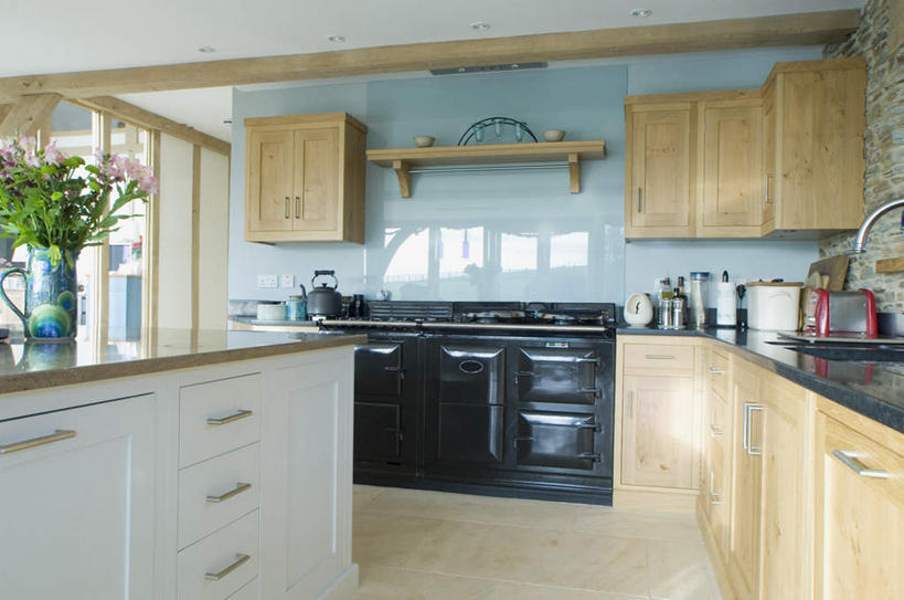 无人,家,横图,室内,白天,正面,智慧,别墅,厨房,柜子,家具,装修,桌面,桌子,建筑,花瓶,欧式,艺术,装饰,盛开,壶,陶瓷,房屋,屋子,大理石,公寓,陶瓷制品,储物柜,豪华,花蕾,文化,建设,现代,装潢,洋房,楼房,住宅,水壶,花,花瓣,花朵,鲜花,一个,插花,茶壶,瓶子,容器,室内装潢,花苞,花蕊,单个,华丽,修饰,插花艺术,样板房,明亮,点缀,创造,舒适,家居装潢,储存,创作,房屋设计,地中海风格,古典风格,简约风格,想象,室内设计,宽敞,样板房装潢,衬托,美观,雅致,雅观,大理石制品,储备,蕴藏,贮备,设计,彩图,房子,灶间,贮存