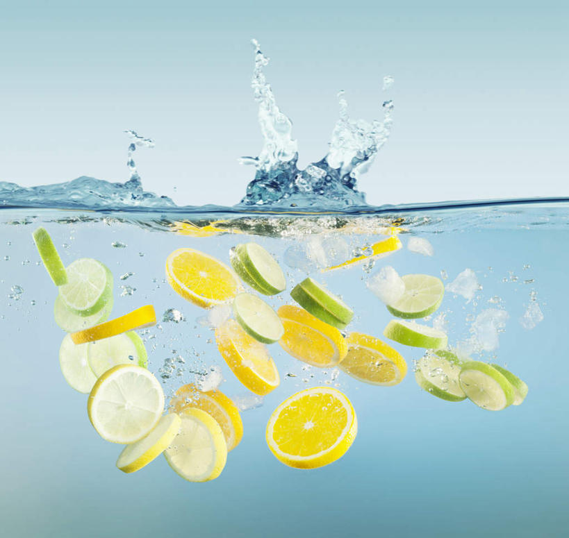 无人,横图,室内,特写,白天,正面,柑橘,柠檬,水果,切开,飞溅,蓝色背景,新鲜,溅,液体,水滴,生食,食品,果实,水珠,食物,切,摄影,有机食品,绿色食品,影棚,喷洒,剖面,切面,益母果,柠果,橘子,桔子,橙子,橙,彩图,影棚拍摄,拍摄