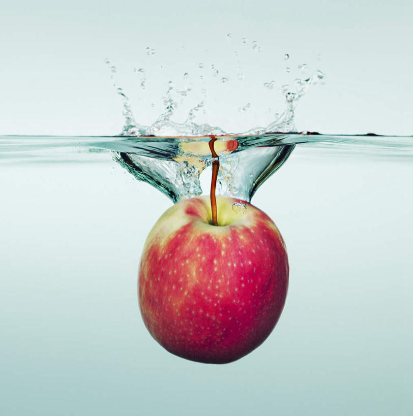 无人,竖图,室内,特写,白天,正面,苹果,水果,飞溅,蓝色背景,新鲜,溅,液体,水滴,生食,食品,果实,水珠,食物,一个,红色,摄影,有机食品,绿色食品,影棚,单个,喷洒,彩图,影棚拍摄,拍摄