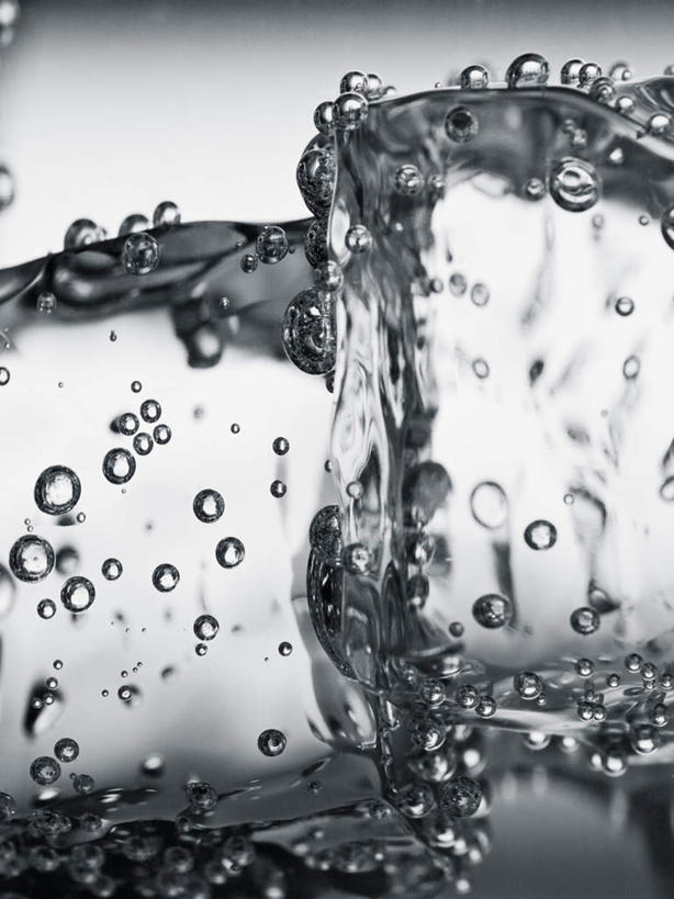 无人,竖图,室内,特写,白天,正面,水,杯子,灰色背景,液体,冰,冰块,饮用水,冷冻,玻璃制品,一个,水杯,矿泉水,寒冷,摄影,影棚,冷藏,单个,冰冷,蒸馏水,保鲜,玻璃杯,彩图,影棚拍摄,拍摄