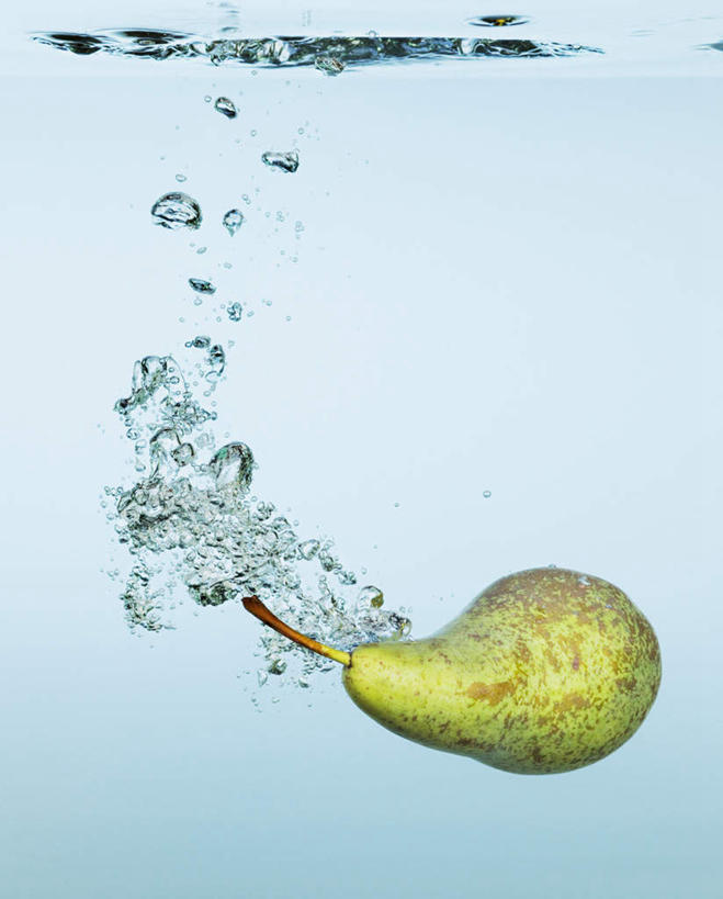 无人,竖图,室内,特写,白天,正面,梨,水果,飞溅,蓝色背景,新鲜,溅,液体,水滴,生食,食品,果实,水珠,食物,一个,绿色,香梨,摄影,有机食品,绿色食品,影棚,单个,喷洒,生梨,彩图,影棚拍摄,拍摄