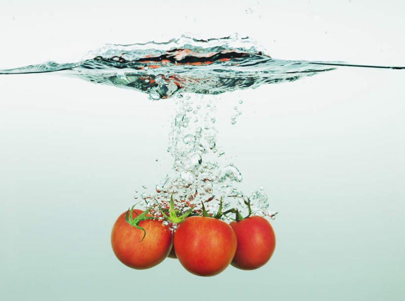 无人,横图,室内,特写,白天,正面,水,蔬菜,西红柿,小番茄,阴影,波纹,飞溅,蓝色背景,新鲜,溅,透明,反射,液体,影子,气泡,水滴,食品,涟漪,漩涡,水泡,水珠,食物,水纹,泡泡,四个,摄影,有机食品,绿色食品,影棚,圆弧,喷洒,小西红柿,樱桃小番茄,珍珠小番茄,樱桃番茄,圣女果,番茄,彩图,影棚拍摄,拍摄