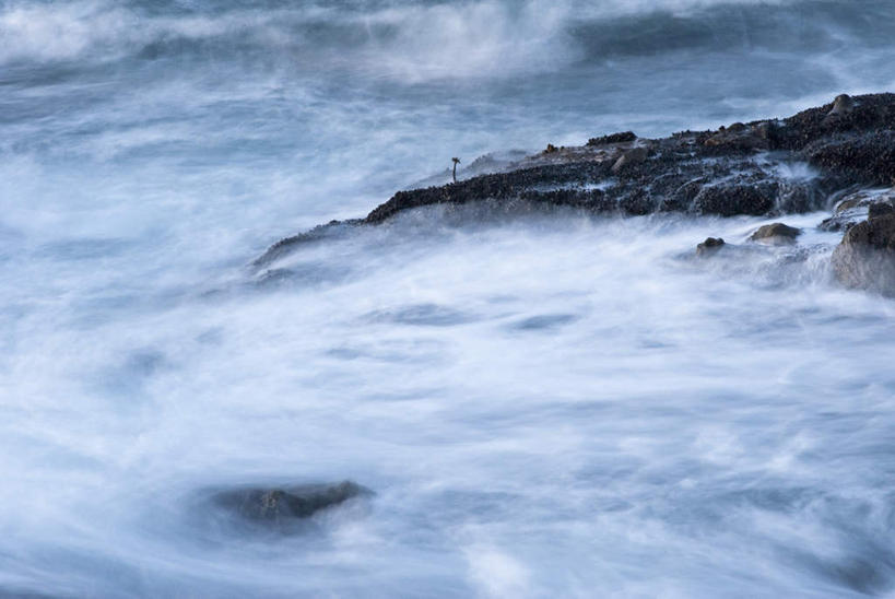 无人,横图,俯视,室外,白天,旅游,度假,海浪,海洋,石头,美景,美国,石子,景观,浪花,娱乐,自然,海水,享受,休闲,景色,放松,北美,北美洲,加利福尼亚,自然风光,美洲,海景,加州,沉积岩,加利福尼亚州,金州,黄金州,北亚美利加洲,亚美利加洲,水成岩,大海,风浪,海,海水的波动,近岸浪,石块,岩石,涌浪,彩图,高角度拍摄