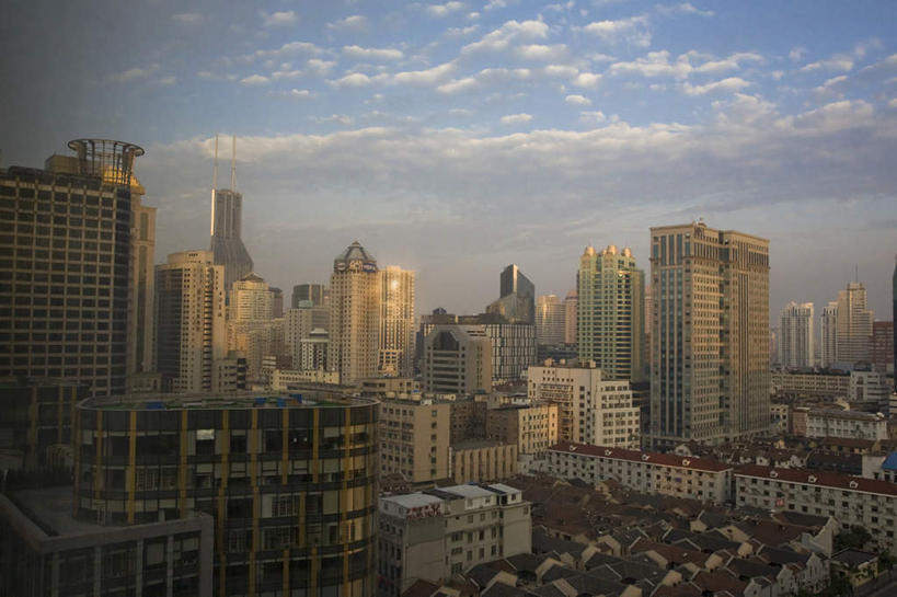 无人,高楼大厦,横图,室外,白天,正面,度假,办公楼,美景,天际线,城市风光,城市,大厦,建筑,摩天大楼,写字楼,上海,中国,亚洲,阴影,光线,影子,景观,云,云朵,云彩,娱乐,蓝色,白云,蓝天,天空,阳光,楼宇,天,享受,休闲,商务楼,景色,放松,晴朗,申,东亚,上海市,中华人民共和国,沪,华东地区,晴空,彩图,大楼,高层建筑,高楼,摩天楼