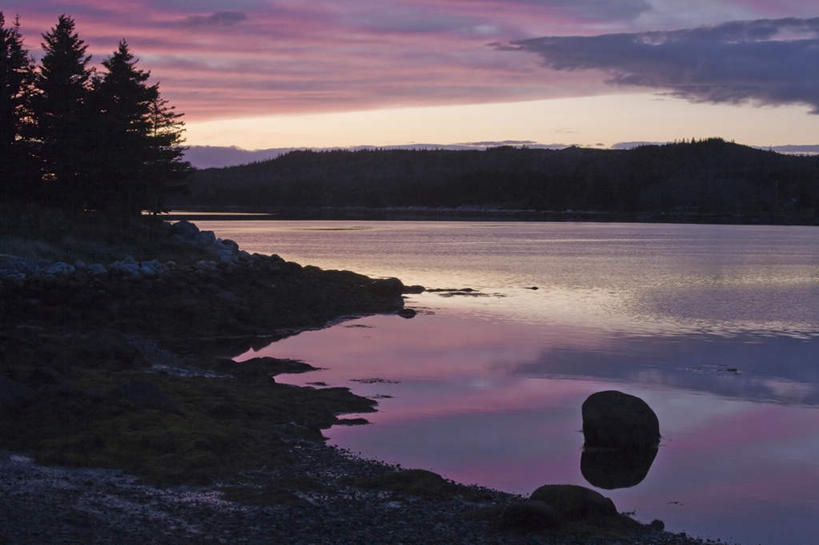 无人,横图,室外,白天,正面,旅游,度假,海浪,海洋,石头,美景,日落,森林,山,山脉,树林,植物,加拿大,阴影,光线,石子,影子,景观,浪花,山顶,山峰,晚霞,霞光,落日,山峦,背光,娱乐,树,树木,绿色,倒影,阳光,自然,海水,黄昏,群山,享受,休闲,景色,彩霞,放松,生长,成长,倒映,北美,北美洲,自然风光,美洲,逆光,海景,新斯科舍,沉积岩,北亚美利加洲,亚美利加洲,新斯科舍省,颠峰,极峰,夕照,反照,水成岩,大海,风浪,海,海水的波动,近岸浪,石块,岩石,涌浪,夕阳,彩图,斜阳