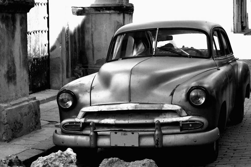 无人,家,横图,黑白,室外,白天,正面,度假,美景,窗户,城市风光,城市,道路,路,汽车,照明,古巴,房屋,屋子,景观,小路,交通,首都,娱乐,楼房,玻璃窗,住宅,车,灯,车窗,灯具,交通工具,轿车,享受,休闲,景色,放松,照亮,北美,北美洲,照明设备,载具,美洲,哈瓦那,前照灯,前大灯,车前灯,北亚美利加洲,亚美利加洲,古巴共和国,房子