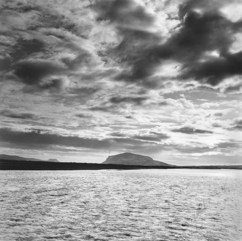 无人,横图,黑白,室外,白天,正面,旅游,度假,海浪,海洋,美景,山,山脉,阴影,光线,影子,景观,浪花,山峰,山峦,娱乐,阳光,自然,海水,群山,享受,休闲,景色,放松,自然风光,海景,大海,风浪,海,海水的波动,近岸浪,涌浪