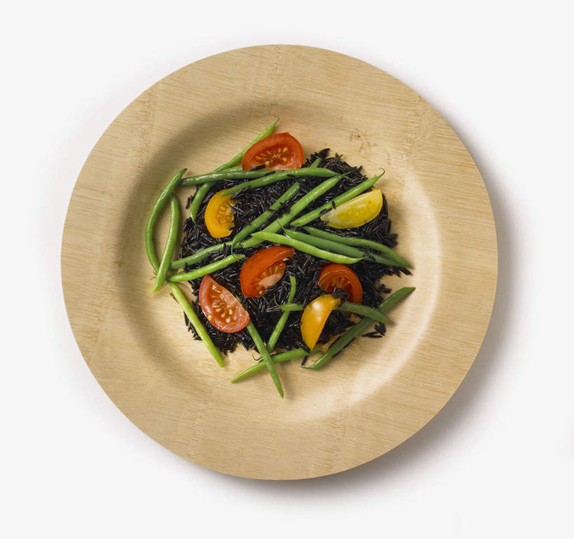 无人,横图,俯视,室内,特写,白天,白色背景,植物,餐桌,桌子,豆,蔬菜,西红柿,餐具,一堆,阴影,堆叠,堆积,新鲜,反射,碟子,盘,影子,豆类,豆子,生食,蔬菜沙拉,沙拉,食品,色拉,沙律,食物,一个,盘子,碟,摄影,有机食品,绿色食品,影棚,单个,餐台,色拉酱,堆,千岛酱,豆科,青大豆,青豆,番茄,彩图,高角度拍摄,影棚拍摄,拍摄