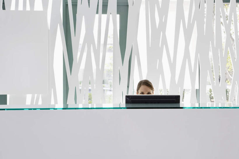 西方人,一个人,商务人士,商务女性,办公室,坐,横图,室内,白天,正面,电脑,显示器,鼠标,键盘,窗户,家具,桌子,欧洲,欧洲人,仅一个女性,仅一个人,套装,网络,办公桌,注视,输入设备,通讯设备,玻璃窗,观察,看,仅一个中年女性,台式电脑,观看,察看,关注,通信设备,商务装,工薪阶层,输出设备,办公家具,女人,女性,中年女性,白种人,白领,上班族,坐着,半身,彩图