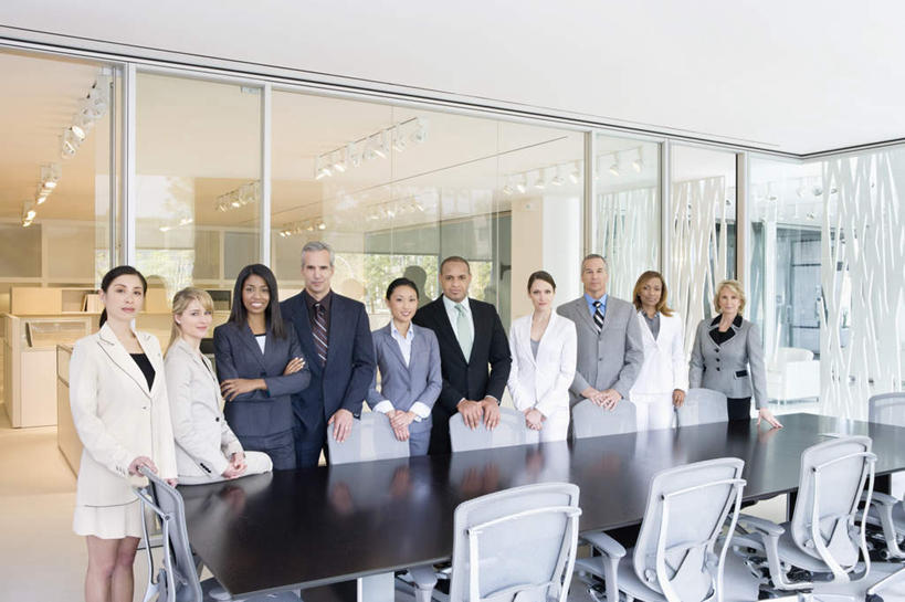 东方人,西方人,同事,商务人士,商务男性,商务女性,办公室,站,双手交叉,横图,室内,白天,正面,衬衫,成功,合作,团队,集体,信心,窗户,家具,桌子,椅子,欧洲,非洲,黑人,欧洲人,亚洲,一排,套装,整齐,并列,并排,办公桌,墙,许多人,注视,黄种人,队伍,玻璃窗,墙壁,墙面,排列,会议椅,观察,看,站着,一群人,搭,观看,办公椅,察看,领导,双手抱胸,成就,搭着,队列,关注,商务装,平行,合伙,领袖,工薪阶层,办公家具,商务椅,培训椅,男人,男性,年轻男性,年轻女性,女人,女性,中年男性,中年女性,白种人,非洲人,亚洲人,白领,上班族,站立,半身,彩图,衬衣