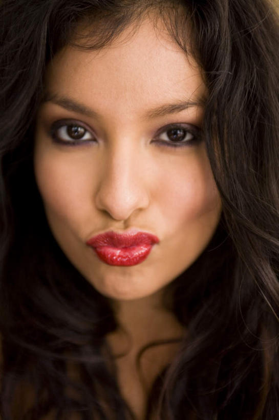 西方人,脸,头,脸颊,一个人,站,竖图,室内,特写,白天,正面,欧洲,欧洲人,仅一个年轻女性,仅一个女性,仅一个人,嘟嘴,站着,撅嘴,摄影,影棚,年轻女性,女人,女性,白种人,头部,脸部,脸蛋,面部,站立,半身,彩图,影棚拍摄,拍摄