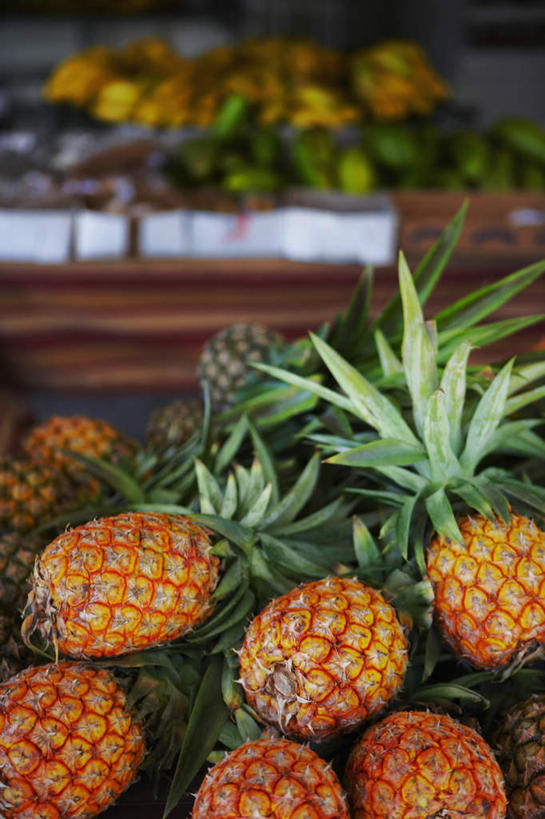 无人,商店,竖图,室外,特写,白天,正面,购物,消费,超市,菠萝,水果,一堆,许多,堆叠,堆积,朦胧,模糊,新鲜,生食,食品,果实,食物,金融,百货,有机食品,绿色食品,堆,选购,贸易,百货公司,血拼,超级市场,大卖场,凤梨,彩图,购物商场,购物中心,商业中心