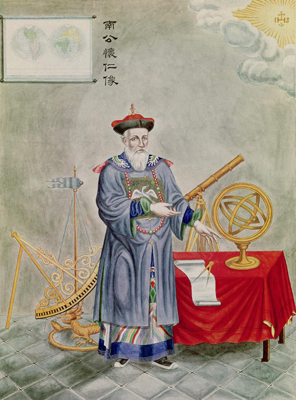 东方人,一个人,无人,站,竖图,室内,白天,正面,民族服装,绘画,仪器,科技,海底,桌面,桌子,油画,亚洲,仅一个男性,仅一个人,仅一个中年男性,服装,艺术,科学,测量,木制,标志,布料,文字,字符,刻度,古典,布纹,注视,黄种人,方向,历史,文化,标识,桌布,衣服,餐巾,木制品,工艺品,台布,观察,看,品味,祈祷,站着,汉字,指示,许愿,角度,宗教,地理,服饰,信仰,观看,测量工具,罗盘,祈求,美术,吉祥,察看,衡量,科学技术,绘图,高雅,指向,衣着,穿着,关注,中文,六分仪,风水,司南,阴阳,比例,发明,测绘,天池,量具,量仪,美学,吉凶,吉利,晦气,不祥,倒霉,霉运,恶兆,凶险,标度,顶针,国文,华文,玻璃盖,磁针,海底线,罗经,罗盘针,内盘,日圭,基准,衣饰,外盘,园柱形外盒,夹角,平安,男人,男性,中年男性,亚洲人,站立,彩图,全身,传统服装,民俗服,光学仪器,地质