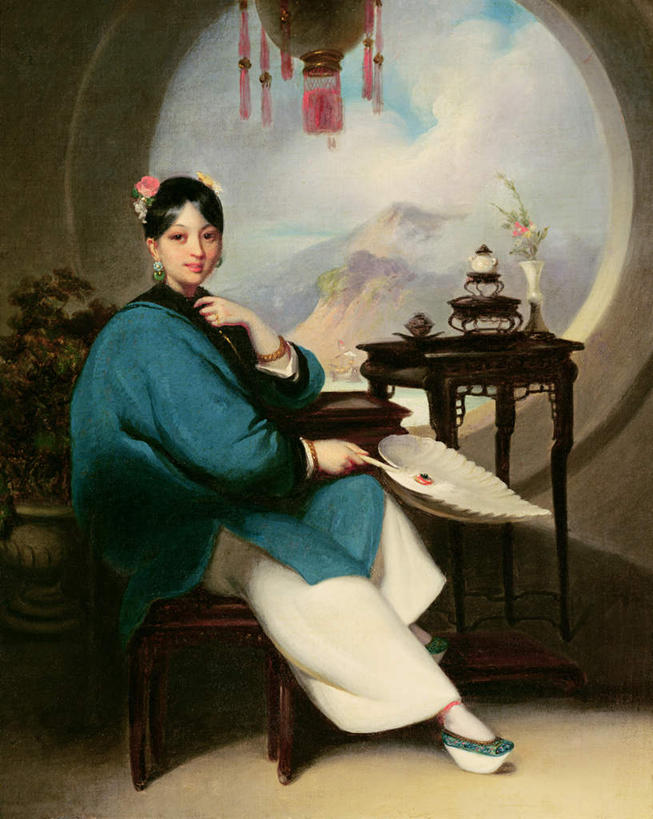 西方人,一个人,无人,坐,笑,微笑,竖图,室内,白天,侧面,民族服装,绘画,山,山脉,植物,窗户,桌子,椅子,照明,油画,欧洲,欧洲人,仅一个年轻女性,仅一个女性,仅一个人,握,艺术,木制,盆栽,山峰,云,云朵,灯光,盆景,山峦,古典,拿,云彩,茶几,拿着,注视,文化,吊灯,灯,蓝色,绿色,白云,蓝天,天空,自然,耳环,木制品,工艺品,灯具,群山,天,观察,看,品味,握着,生长,晴朗,成长,观看,照亮,美术,察看,高雅,照明设备,关注,美学,耳饰,年轻女性,女人,女性,白种人,晴空,坐着,彩图,全身,传统服装,民俗服