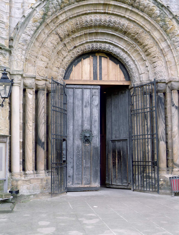 无人,教堂,竖图,照片,室内,白天,正面,旅游,度假,名胜古迹,门,标志建筑,地标,建筑,英国,欧洲,阴影,花纹,节日,遗迹,装饰,光线,影子,拱门,古迹,文化,文物,娱乐,建设,古建筑,英格兰,门框,祈祷,享受,休闲,健康,旅游胜地,放松,许愿,摄影,宗教,信仰,纪念,华丽,修饰,祈求,点缀,西欧,大不列颠,信念,古文明,大不列颠及北爱尔兰联合王国,衬托,美观,雅致,雅观,大不列颠联合王国,日不落英帝国,英吉利,杜伦大教堂,杜伦,杜伦郡,平安,相片,彩图,拍摄,照相,大教堂,礼拜堂