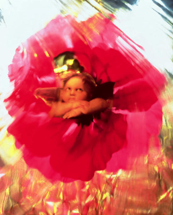 西方人,儿童,一个人,无人,竖图,室内,白天,正面,绘画,纯洁,植物,罂粟,油画,欧洲,欧洲人,仅一个女性,仅一个人,天使,阴影,梦幻,艺术,盛开,发光,光束,光线,翅膀,影子,草药,光亮,古典,花蕾,文化,中药,花,花瓣,花朵,鲜花,小孩,阳光,工艺品,花苞,花蕊,品味,仅一个小孩,可爱,童年,童趣,美术,毒品,高雅,神圣,未来,发亮,善良,药材,中草药,童真,信徒,憧憬,烂漫,无邪,中药材,本草,止痛,镇静,安眠,美学,使者,圣洁,天真,女孩,女人,女性,白种人,孩子,罂粟花,半身,彩图,女生