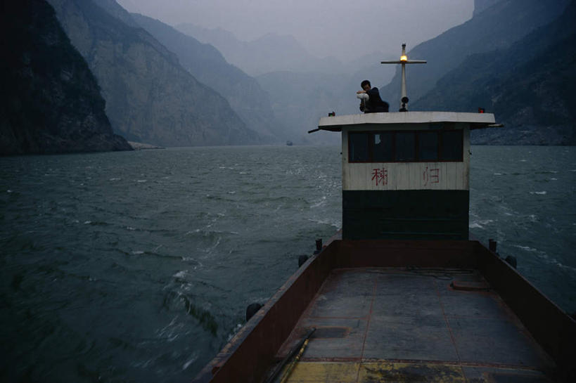 无人,横图,室外,白天,正面,旅游,度假,河流,美景,山,山脉,水,雾,轮船,船,中国,亚洲,一艘,阴影,波纹,朦胧,模糊,光线,影子,河水,景观,山峰,水流,云,云朵,山峦,云彩,娱乐,白云,水纹,天空,阳光,自然,交通工具,波浪,群山,天,享受,休闲,景色,放松,晴朗,迷雾,自然风光,载具,东亚,湖北,湖北省,中华人民共和国,省会,华中地区,鄂,大雾,晴空,彩图