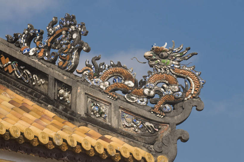 无人,横图,室外,特写,白天,仰视,旅游,度假,成功,雕塑,越南,亚洲,阴影,朦胧,模糊,艺术,装饰,光线,龙,雕刻,雕像,影子,屋顶,云,云朵,云彩,顶棚,娱乐,蓝色,白云,蓝天,天空,阳光,工艺品,天,享受,休闲,放松,东南亚,晴朗,纪念,美术,高贵,主题,图腾,传说,陈列,越南社会主义共和国,功能,美学,祥瑞,灵兽,权势,尊荣,平治天省,幸运,晴空,彩图,低角度拍摄,全身,顺化