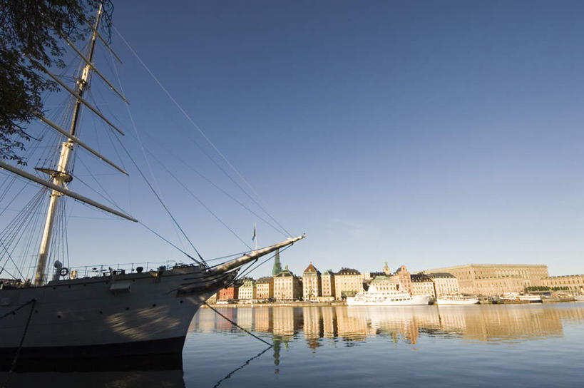 无人,家,码头,横图,室外,白天,仰视,度假,湖,湖泊,美景,水,城市风光,城市,港口,建筑,船,瑞典,欧洲,阴影,光线,影子,房屋,屋子,湖面,景观,水流,水面,公寓,娱乐,建设,洋房,楼房,住宅,蓝色,倒影,蓝天,天空,阳光,交通工具,湖水,天,享受,休闲,景色,放松,晴朗,倒映,舟,斯堪的纳维亚,载具,北欧,斯堪的纳维亚半岛,万里无云,维京船,瑞典王国,反照,晴空,晴空万里,彩图,低角度拍摄,房子,摆渡口,埠头,渡口,渡头,港湾,海港,货运码头,口岸,商港