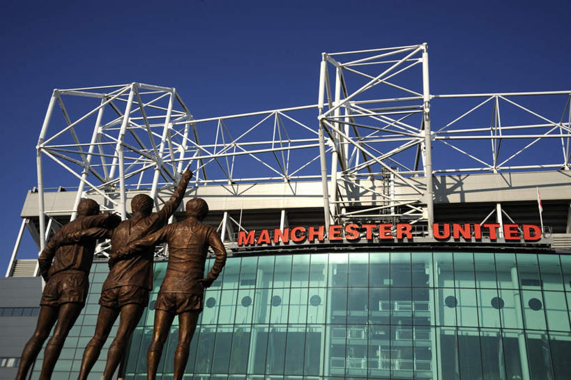 无人,三个人,栏杆,站,横图,室外,白天,仰视,锻炼,旅游,度假,运动,足球,窗户,落地窗,标志建筑,城市,地标,建筑,雕塑,美国,阴影,艺术,装饰,光线,英文,标志,雕刻,雕像,文字,影子,字符,字母,围栏,娱乐,标识,建设,护栏,玻璃窗,蓝色,倒影,蓝天,天空,阳光,工艺品,天,站着,享受,休闲,旅游胜地,放松,晴朗,纪念,英文字母,美术,倒映,北美,北美洲,主题,美洲,陈列,万里无云,新罕布什尔州,功能,美学,北亚美利加洲,亚美利加洲,新罕布什尔,新罕布夏州,花岗岩州,花冈岩之州,滑雪之州,反照,北方之都,仓库之城,曼彻斯特,棉都,体育,男人,男性,年轻男性,晴空,晴空万里,站立,彩图,低角度拍摄,全身,健身