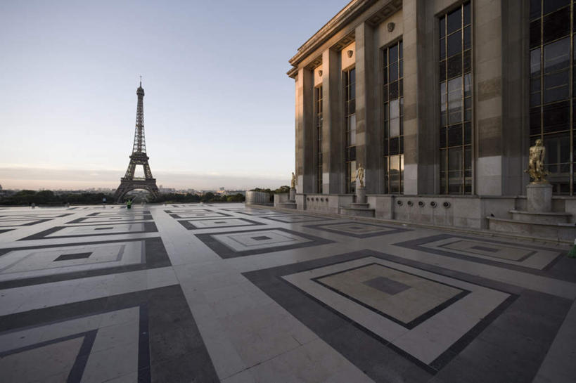 无人,家,宫殿,横图,室外,白天,正面,旅游,度假,楼梯,标志建筑,地标,建筑,雕塑,法国,巴黎,欧洲,阴影,艺术,装饰,光线,瓷砖,地砖,雕刻,雕像,影子,房屋,阶梯,屋子,塔,地面,首都,娱乐,建设,楼房,台阶,住宅,蓝色,蓝天,天空,阳光,工艺品,天,享受,休闲,旅游胜地,放松,晴朗,纪念,美术,主题,陈列,万里无云,法兰西共和国,功能,美学,法兰西第五共和国,夏乐宫,夏悠宫,夏约宫,晴空,晴空万里,彩图,房子