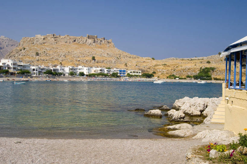 无人,家,横图,室外,白天,正面,度假,海浪,海洋,石头,美景,沙滩,山,山脉,城市风光,城市,希腊,欧洲,一排,阴影,整齐,光线,沙子,石子,影子,房屋,屋子,海岸,景观,浪花,山峰,沙地,山峦,娱乐,楼房,住宅,排列,蓝色,蓝天,天空,阳光,海水,群山,天,享受,休闲,景色,放松,晴朗,队列,海景,希腊共和国,万里无云,罗得斯岛,大海,风浪,海,海水的波动,海滩,近岸浪,石块,岩石,涌浪,晴空,晴空万里,彩图,房子