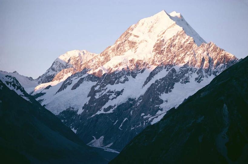 无人,公园,横图,室外,白天,正面,旅游,度假,石头,美景,山,雪,雪山,大雪,新西兰,阴影,光线,石子,影子,冰,积雪,景观,山顶,山峰,雪景,冬季,冬天,山峦,娱乐,蓝色,蓝天,天空,阳光,自然,天,享受,休闲,景色,放松,寒冷,晴朗,冰冷,国家公园,自然风光,大洋洲,万里无云,严寒,库克山,南阿尔卑斯山脉,纽西兰,冰凉,酷寒,凛冽,凛凛,极冷,长白云之乡,颠峰,极峰,库克山国家公园,石块,岩石,晴空,晴空万里,彩图