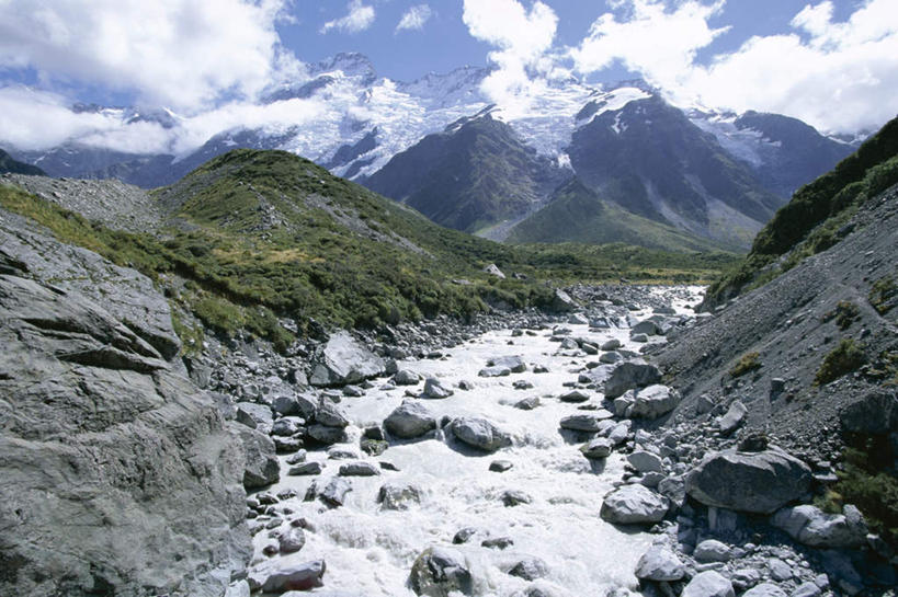 无人,公园,横图,室外,白天,正面,旅游,度假,草地,草坪,石头,美景,山,雪,雪山,植物,大雪,新西兰,阴影,光线,石子,影子,冰,积雪,景观,山峰,雪景,云,云朵,冬季,冬天,山峦,云彩,娱乐,草,蓝色,绿色,白云,蓝天,天空,阳光,自然,天,享受,休闲,景色,放松,寒冷,晴朗,冰冷,国家公园,自然风光,大洋洲,沉积岩,严寒,库克山,南阿尔卑斯山脉,纽西兰,冰凉,酷寒,凛冽,凛凛,极冷,长白云之乡,水成岩,库克山国家公园,石块,岩石,晴空,彩图