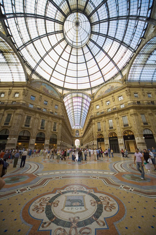 西方人,儿童,无人,家,商店,站,走,竖图,室内,白天,仰视,购物,旅游,度假,消费,美景,植物,天花板,城市风光,超市,城市,街道,玻璃,意大利,欧洲,欧洲人,花纹,节日,庆祝,装饰,瓷砖,图案,房屋,屋子,景观,圣诞树,许多人,文化,娱乐,楼房,圆顶,住宅,玻璃制品,树,树木,小孩,绿色,自然,站着,一群人,庆典,享受,休闲,旅游胜地,景色,放松,金融,百货,生长,成长,纪念,华丽,修饰,点缀,南欧,选购,贸易,百货公司,伦巴第大区,意大利共和国,伦巴第,衬托,美观,雅致,雅观,血拼,米兰省,男孩,男人,男性,女孩,女人,女性,白种人,步行,散步,站立,走路,彩图,低角度拍摄,房子,购物商场,购物中心,商业中心,男生,女生