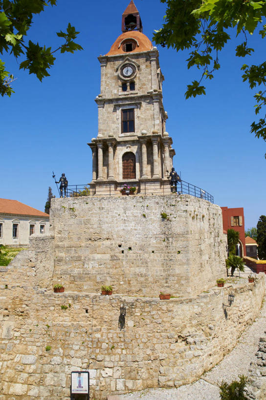 无人,竖图,室外,白天,仰视,度假,石头,美景,城市风光,城市,叶子,希腊,欧洲,阴影,朦胧,模糊,时间,光线,石子,时钟,影子,墙,景观,绿叶,计时,娱乐,墙壁,墙面,蓝色,蓝天,天空,阳光,钟表,天,享受,休闲,嫩叶,表,景色,放松,晴朗,多德卡尼斯群岛,希腊共和国,万里无云,塔钟,南斯波拉提群岛,罗得斯岛,叶,叶片,钟,石块,岩石,晴空,晴空万里,彩图,低角度拍摄