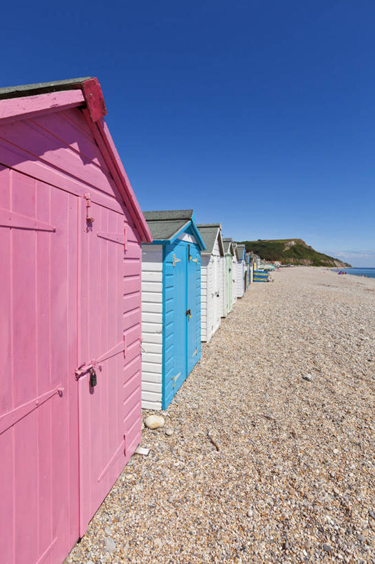 无人,家,木屋,竖图,室外,白天,正面,旅游,度假,美景,沙滩,英国,欧洲,一排,许多,阴影,整齐,光线,沙子,影子,海岸,景观,沙地,娱乐,住宅,排列,蓝色,蓝天,天空,阳光,自然,天,享受,休闲,景色,放松,晴朗,西欧,队列,自然风光,大不列颠,多塞特郡,大不列颠及北爱尔兰联合王国,万里无云,大不列颠联合王国,多塞特,波特兰岛,海滩,晴空,晴空万里,彩图,茅舍,茅屋,棚屋,小木屋,小屋