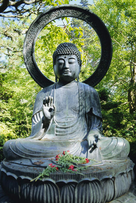 东方人,一个人,无人,坐,举,盘腿,竖图,室外,白天,正面,植物,城市,雕塑,美国,亚洲,仅一个男性,仅一个人,仅一个中年男性,阴影,服装,节日,艺术,装饰,盛开,光线,长袍,雕刻,雕像,影子,花蕾,注视,黄种人,文化,花,花瓣,花朵,鲜花,树,树木,衣服,绿色,阳光,自然,工艺品,花苞,花蕊,观察,看,祈祷,托,健康,许愿,宗教,服饰,信仰,生长,成长,观看,纪念,祈求,美术,察看,北美,北美洲,国家公园,衣着,穿着,关注,加利福尼亚,主题,美洲,陈列,旧金山,加州,加利福尼亚州,圣弗朗西斯科,三藩市,金州,黄金州,功能,美学,北亚美利加洲,亚美利加洲,衣饰,金门公园,平安,男人,男性,中年男性,亚洲人,举起,举手,举着,盘腿而坐,盘膝,盘着腿的,盘着腿坐,双腿交叉,向上举,向上伸,向上托,坐着,彩图,全身,金门国家公园