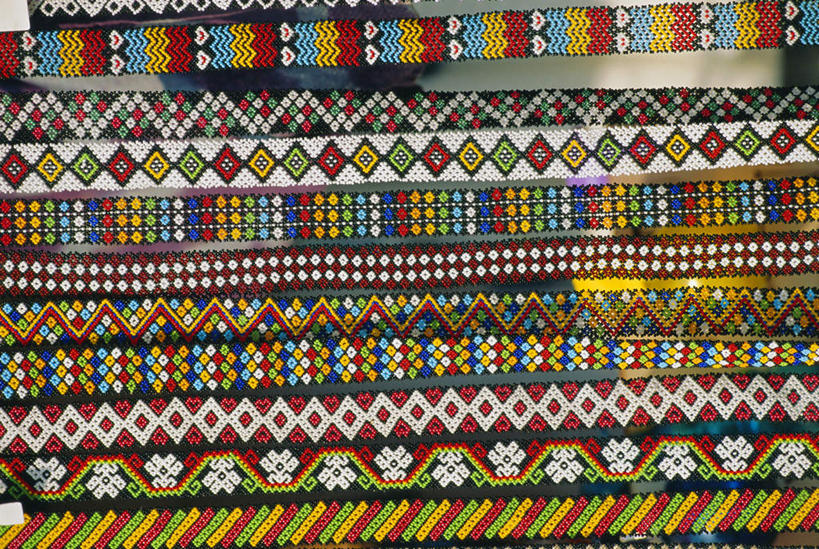 无人,横图,室外,特写,白天,正面,购物,消费,静物,一排,许多,阴影,花纹,整齐,光线,丝绸,丝带,影子,缎带,绸带,排列,纪念品,金融,纪念,留念,队列,怀念,选购,贸易,血拼,记念,彩图