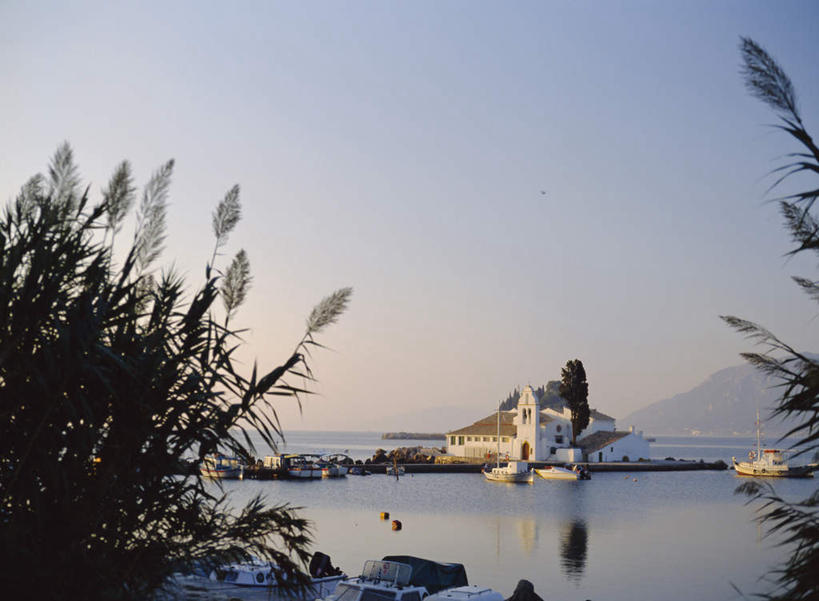 无人,家,横图,室外,白天,正面,旅游,度假,岛屿,海浪,海洋,石头,美景,芦苇,叶子,希腊,欧洲,阴影,光线,石子,影子,房屋,屋子,岛,景观,浪花,云,云朵,粽叶,绿叶,云彩,娱乐,楼房,住宅,蓝色,白云,倒影,蓝天,天空,阳光,自然,海水,天,享受,休闲,嫩叶,景色,放松,晴朗,倒映,自然风光,海景,希腊共和国,箬叶,芦苇叶,反照,爱奥尼亚群岛,伊奥尼亚群岛,科孚岛,克基拉岛,叶,叶片,大海,风浪,海,海水的波动,近岸浪,列岛,群岛,石块,岩石,涌浪,诸岛,晴空,彩图,房子