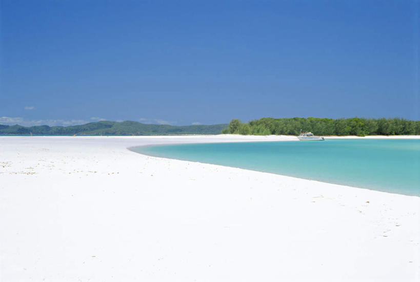 无人,码头,横图,俯视,室外,白天,旅游,度假,海浪,海洋,美景,沙滩,山,山脉,植物,港口,棕榈树,叶子,澳大利亚,阴影,光线,沙子,影子,海岸,景观,浪花,山峰,绿叶,沙地,山峦,娱乐,树,树木,蓝色,绿色,蓝天,天空,自然,海水,群山,天,享受,休闲,嫩叶,景色,放松,生长,晴朗,成长,自然风光,大洋洲,澳洲,海景,棕榈叶,昆士兰州,万里无云,南方大陆,澳大利亚联邦,昆士兰,圣灵群岛,叶,叶片,大海,风浪,海,海水的波动,海滩,近岸浪,涌浪,晴空,晴空万里,彩图,高角度拍摄,摆渡口,埠头,渡口,渡头,港湾,海港,货运码头,口岸,商港