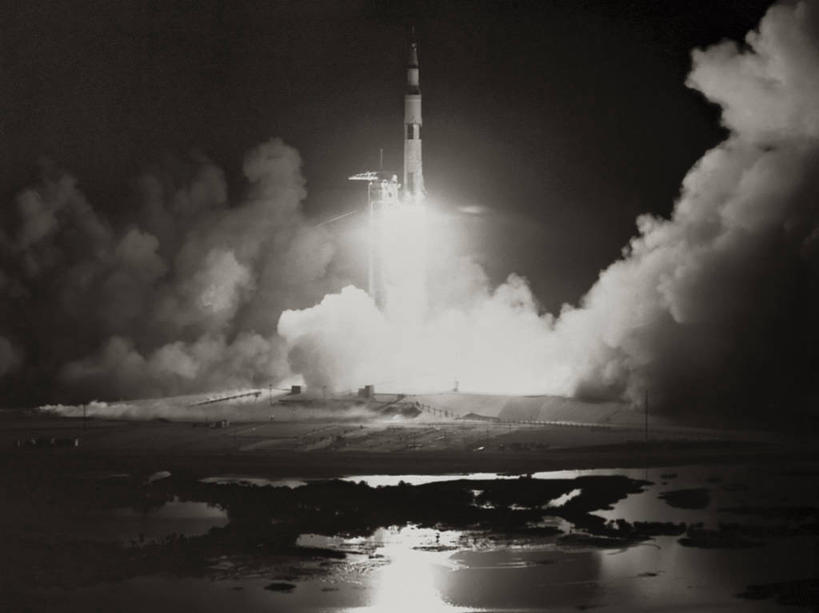 无人,横图,黑白,室外,夜晚,火箭,美国,火焰,光,月球,烟,摄影,北美,北美洲,美洲,挑战,佛罗里达,佛罗里达州,佛州,阳光州,肯尼迪航天中心,北亚美利加洲,亚美利加洲,梅里特岛,能力,冒险,美利坚合众国,动机,阿波罗17号,空间探索