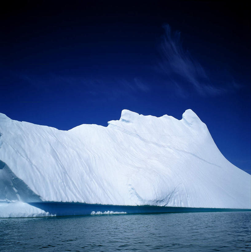 无人,竖图,室外,白天,正面,旅游,度假,冰山,河流,石头,美景,山,水,一堆,阴影,波纹,堆叠,堆积,光线,石子,影子,冰,河水,景观,山峰,水流,云,云朵,山峦,云彩,娱乐,冰川,蓝色,白云,倒影,蓝天,水纹,天空,阳光,自然,波浪,天,享受,休闲,景色,放松,寒冷,晴朗,堆,冰冷,倒映,自然风光,冰河,严寒,冰凉,酷寒,凛冽,凛凛,极冷,反照,石块,岩石,晴空,彩图